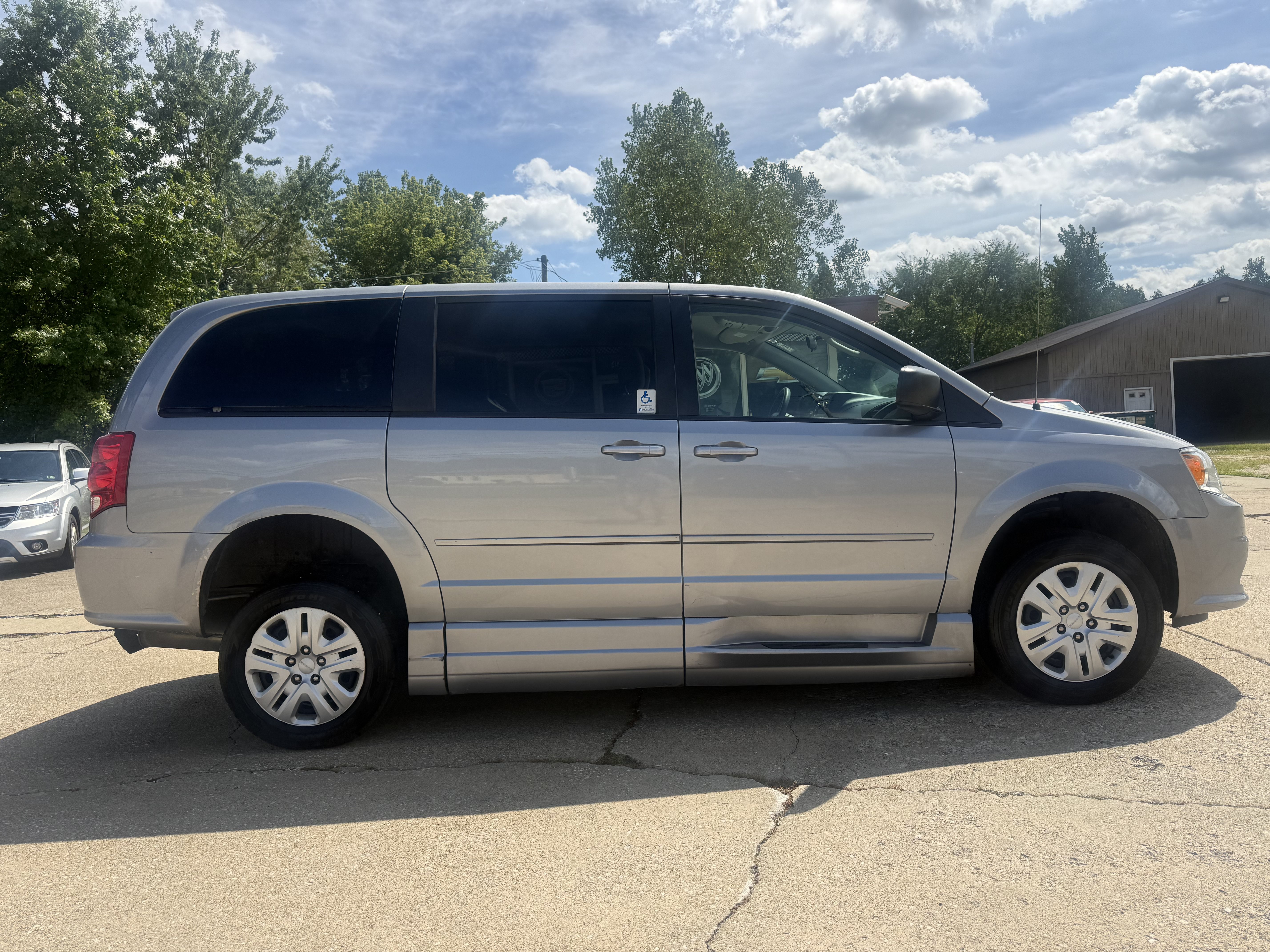 Used 2015 Dodge Grand Caravan SE w/ Quick Order Package 29E SE FWD image 7