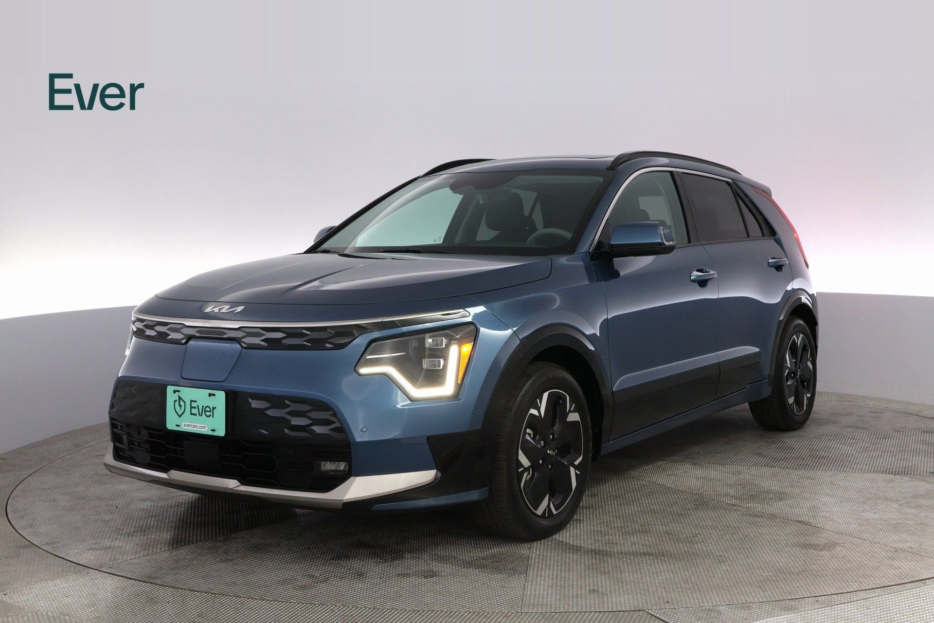 Used 2024 Kia Niro Wave w/ Wave Preserve Package image 2