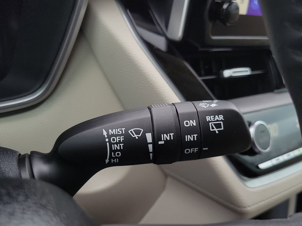 Used 2024 Toyota Corolla Cross XLE image 16