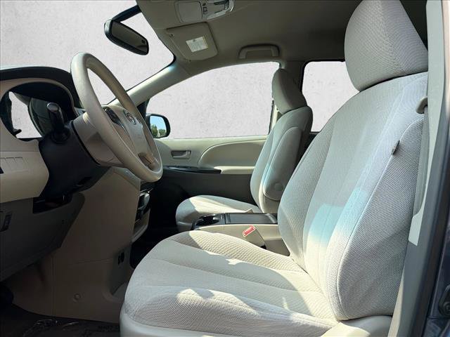 Used 2013 Toyota Sienna LE w/ Towing Pkg FWD image 11