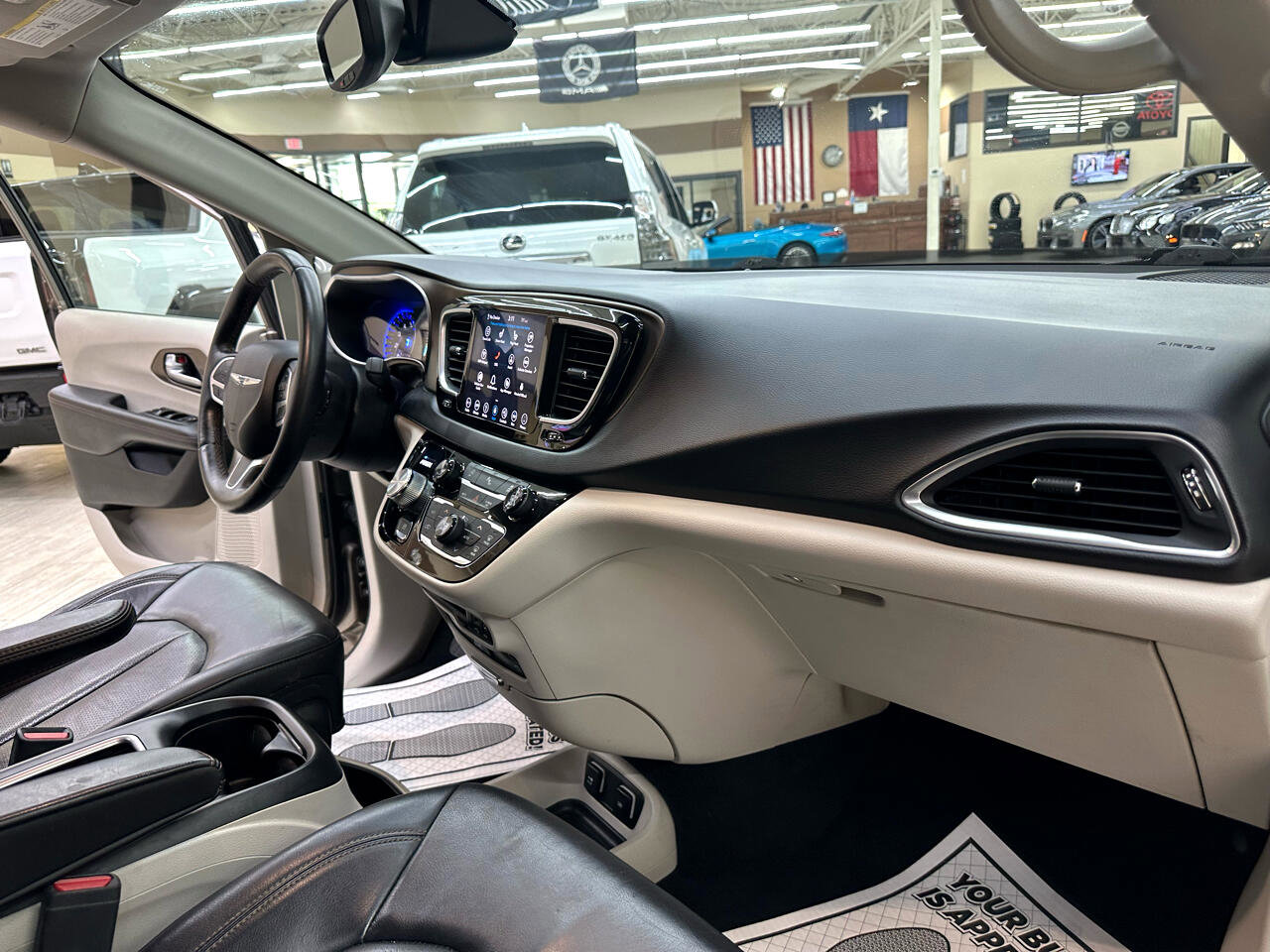 Used 2018 Chrysler Pacifica Touring-L Plus image 43