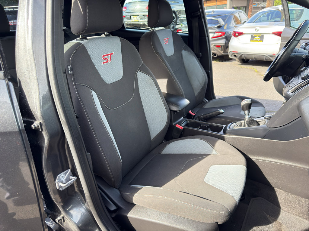Used 2018 Ford Focus ST FWD image 19