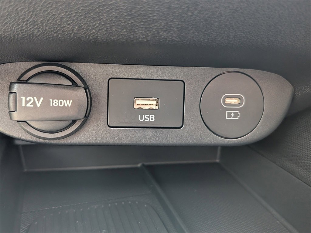 Certified 2025 Hyundai Elantra Limited image 22