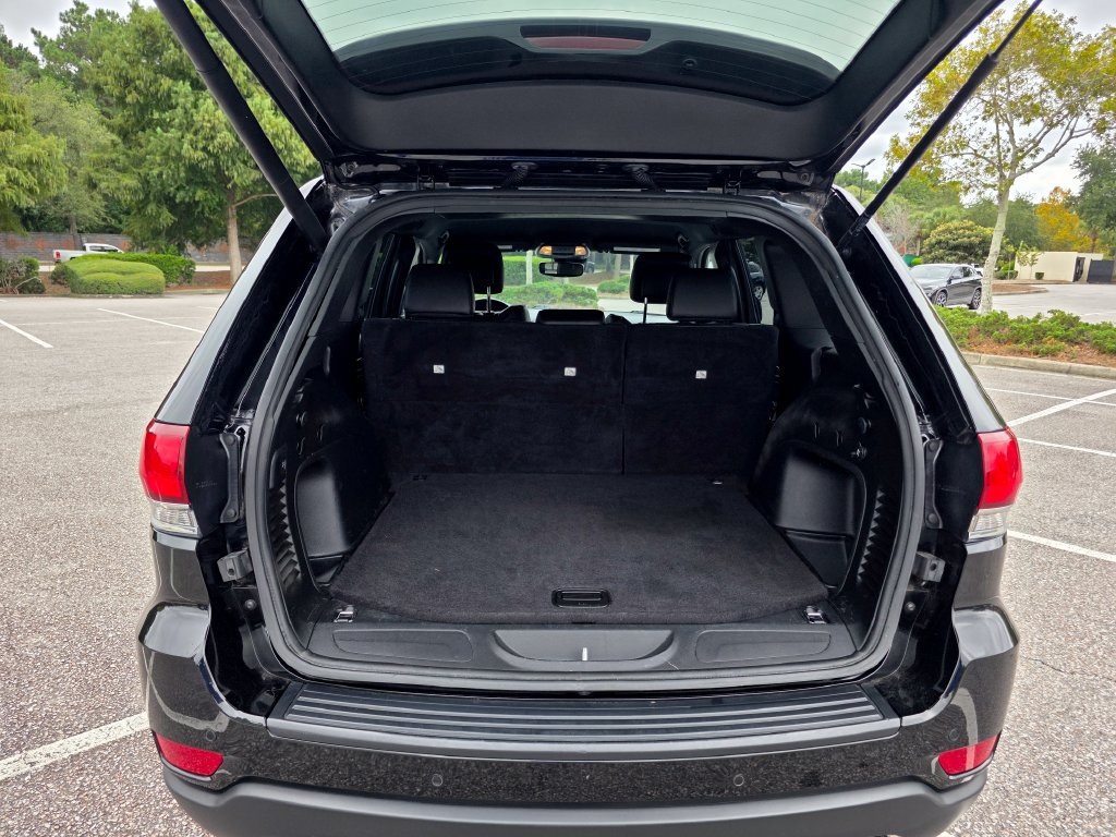 Used 2021 Jeep Grand Cherokee Laredo X AWD/4WD image 30