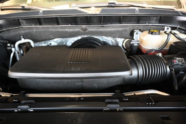 Used 2021 Chevrolet Suburban Z71 w/ Luxury Package image 33