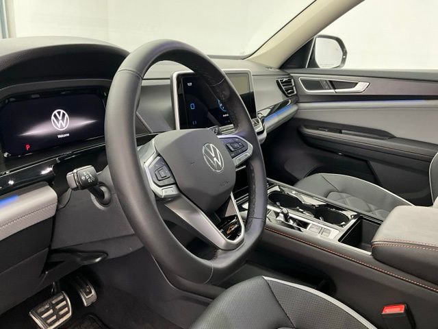 Used 2025 Volkswagen Atlas Peak Edition SE image 18