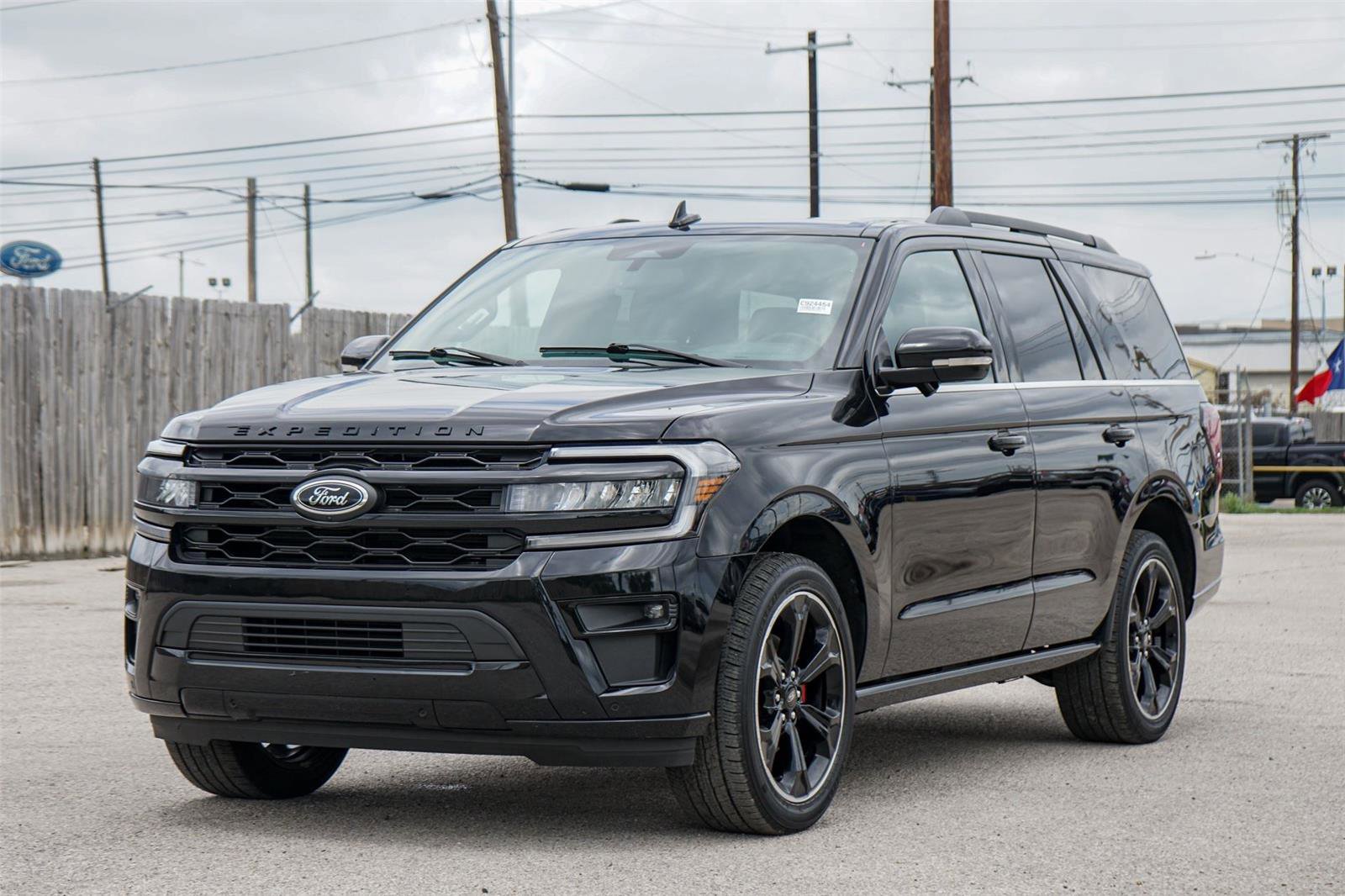 Used 2023 Ford Expedition Limited image 8