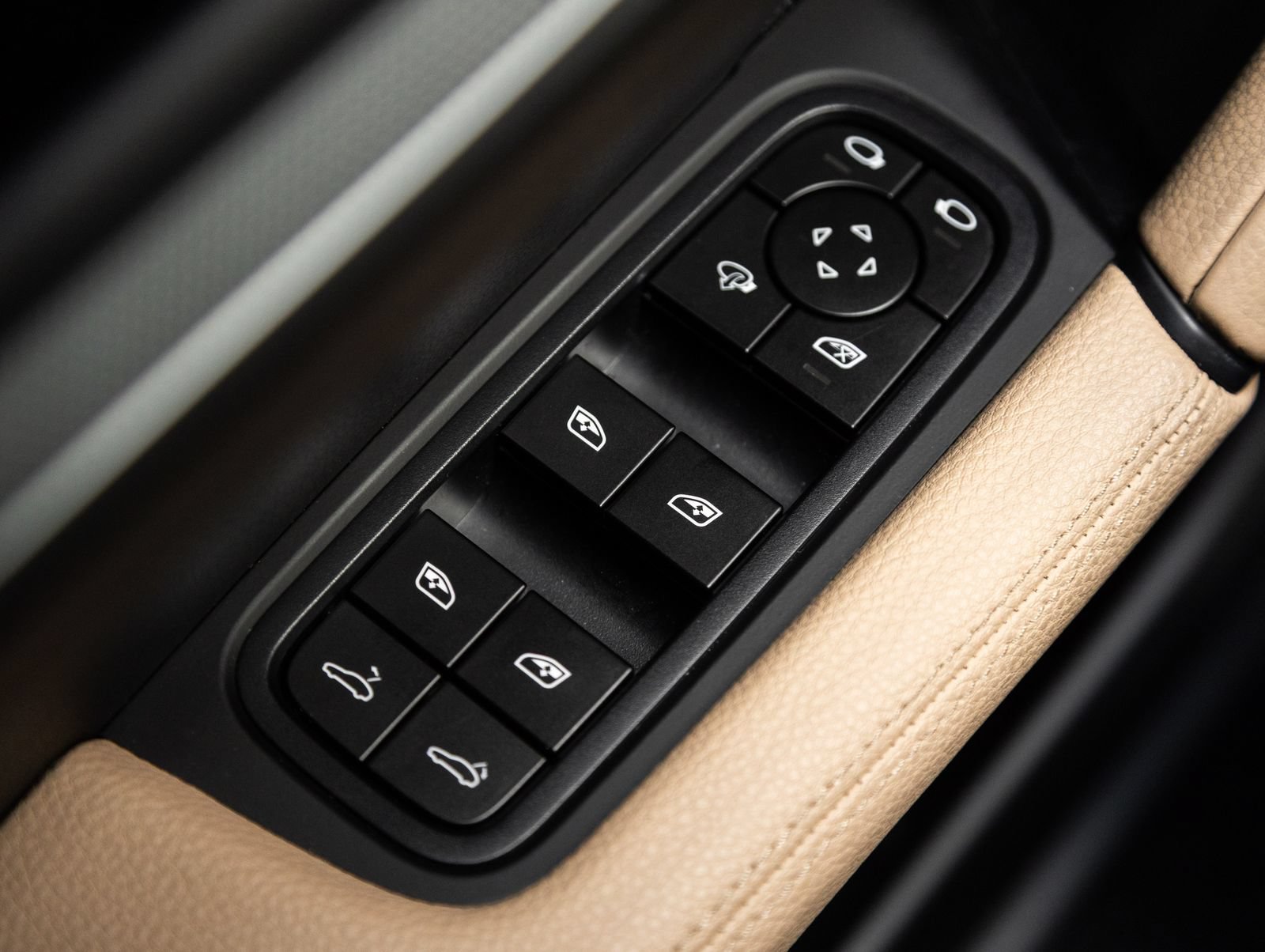 Certified 2024 Porsche Cayenne Coupe AWD/4WD image 20