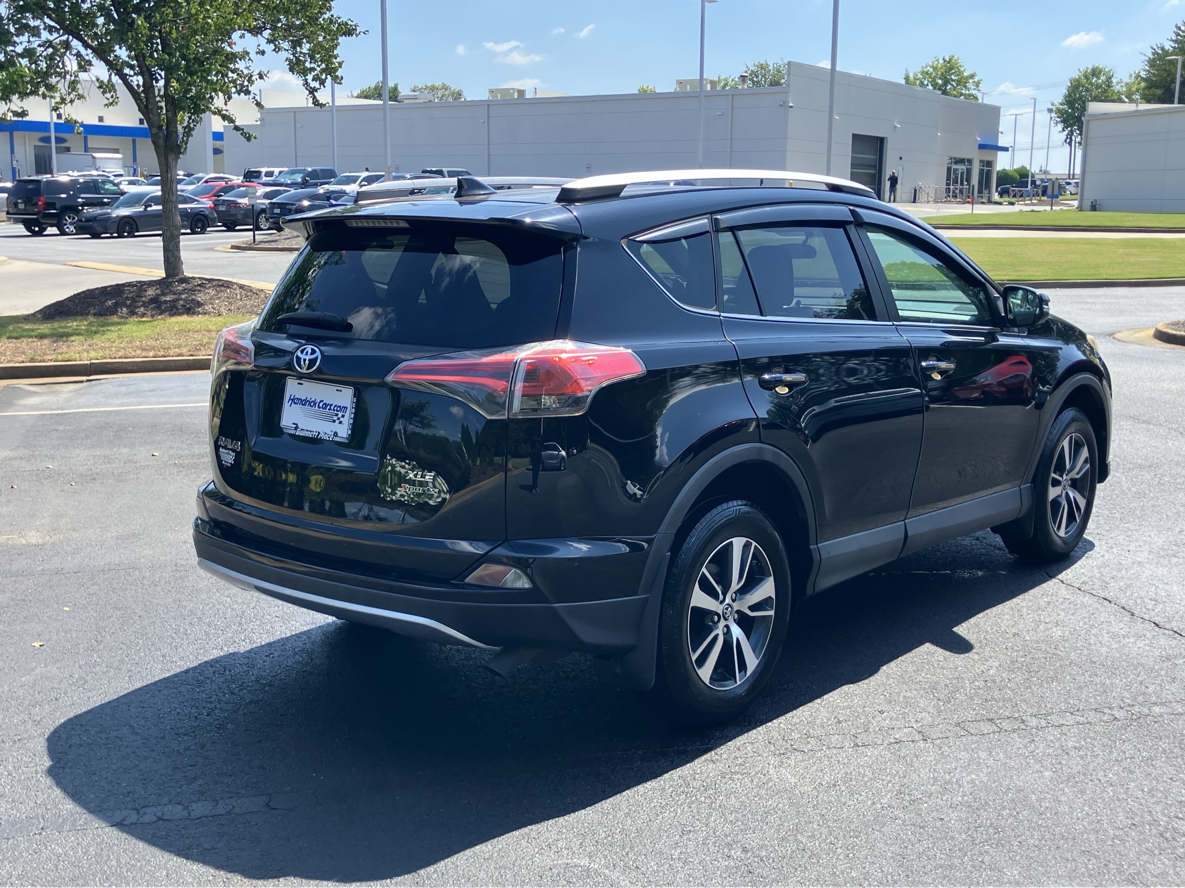 Used 2016 Toyota RAV4 XLE FWD image 10