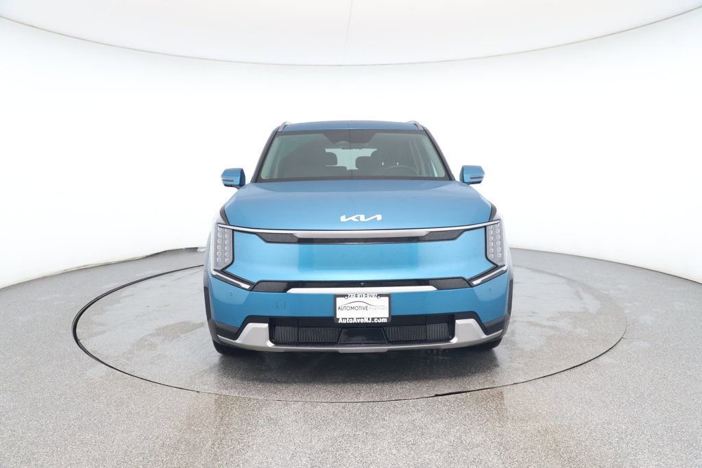 Used 2024 Kia EV9 Land image 8