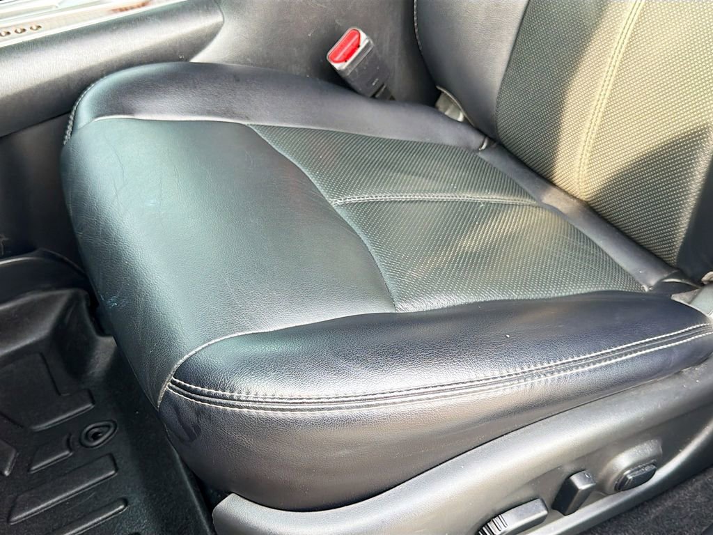 Used 2020 Nissan Pathfinder Platinum image 22