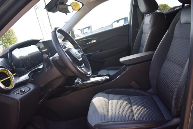 Certified 2025 Chevrolet Trax LT w/ LT Convenience Package FWD image 23