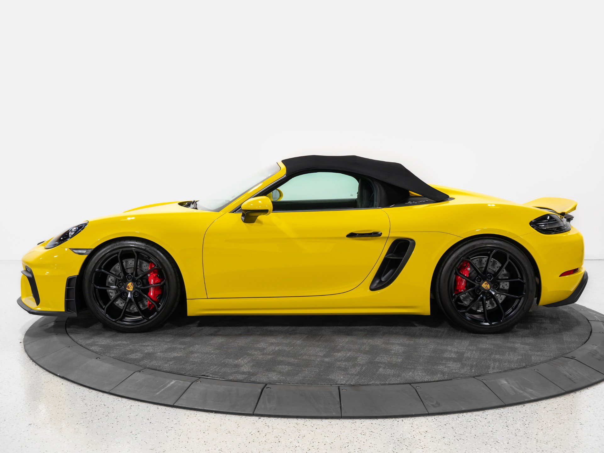 Used 2022 Porsche 718 Boxster Spyder RWD image 16