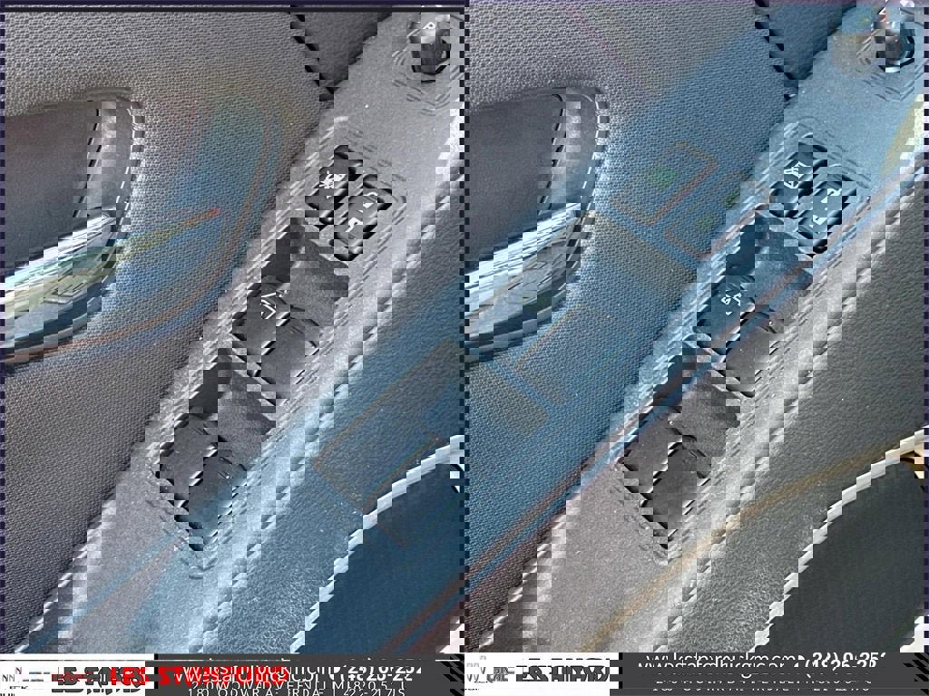 Used 2022 Nissan Frontier SV w/ SV Premium Package image 18