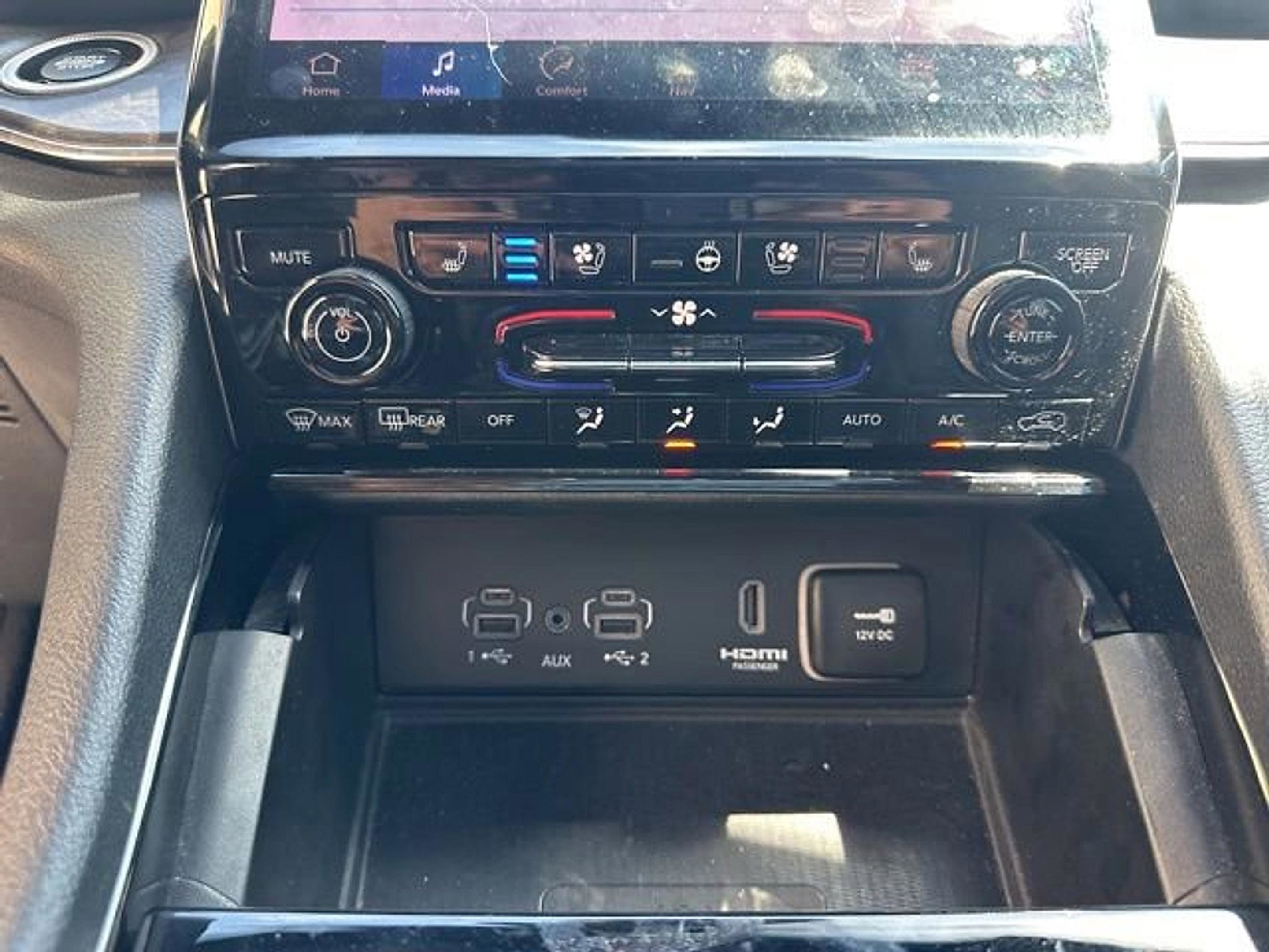 Used 2023 Jeep Grand Cherokee L Overland w/ Luxury Tech Group IV AWD/4WD image 18