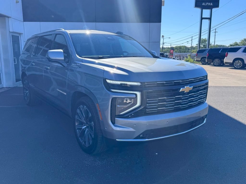 Used 2025 Chevrolet Suburban High Country AWD/4WD image 11