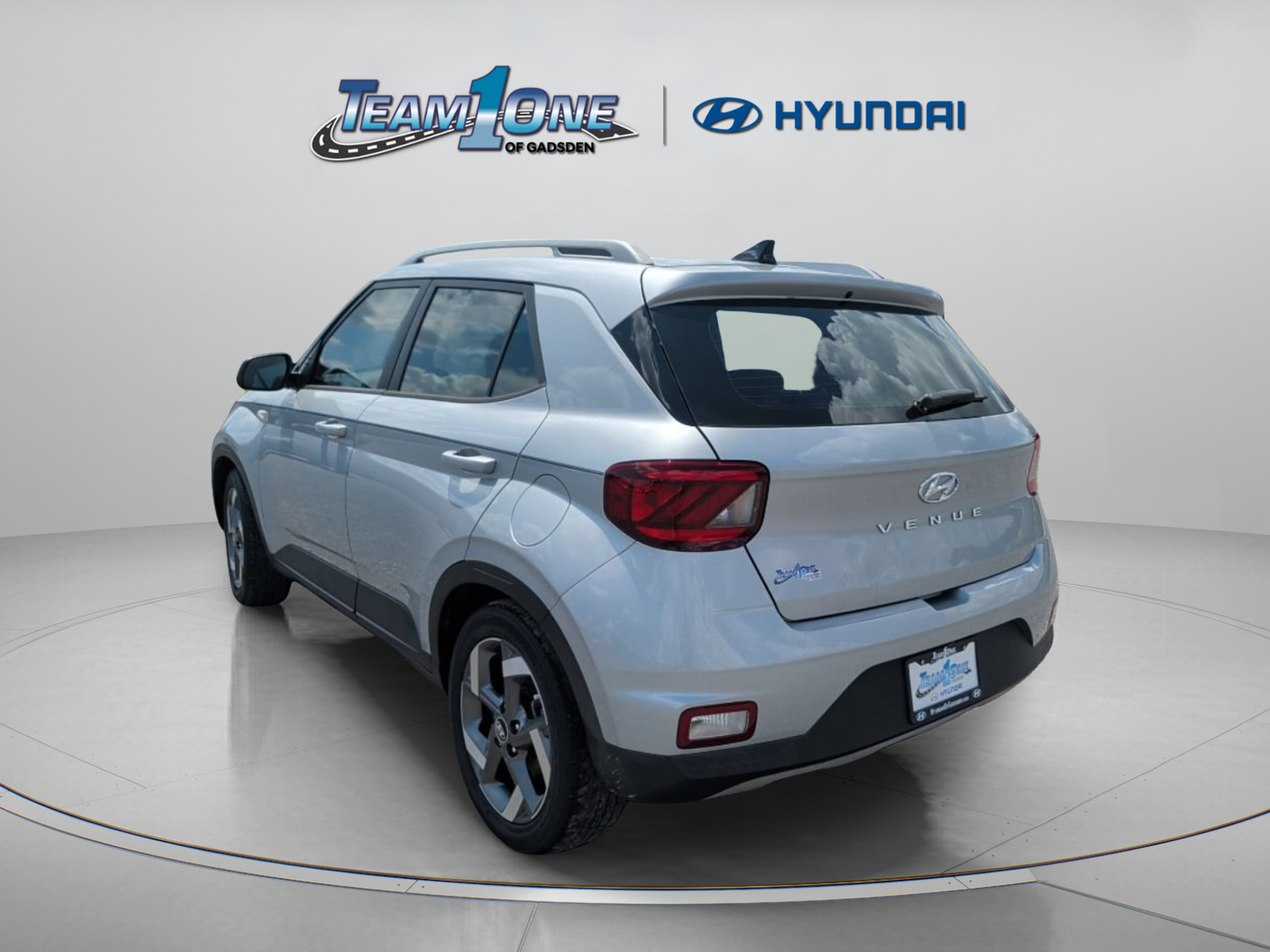 Used 2022 Hyundai Venue SEL FWD image 6