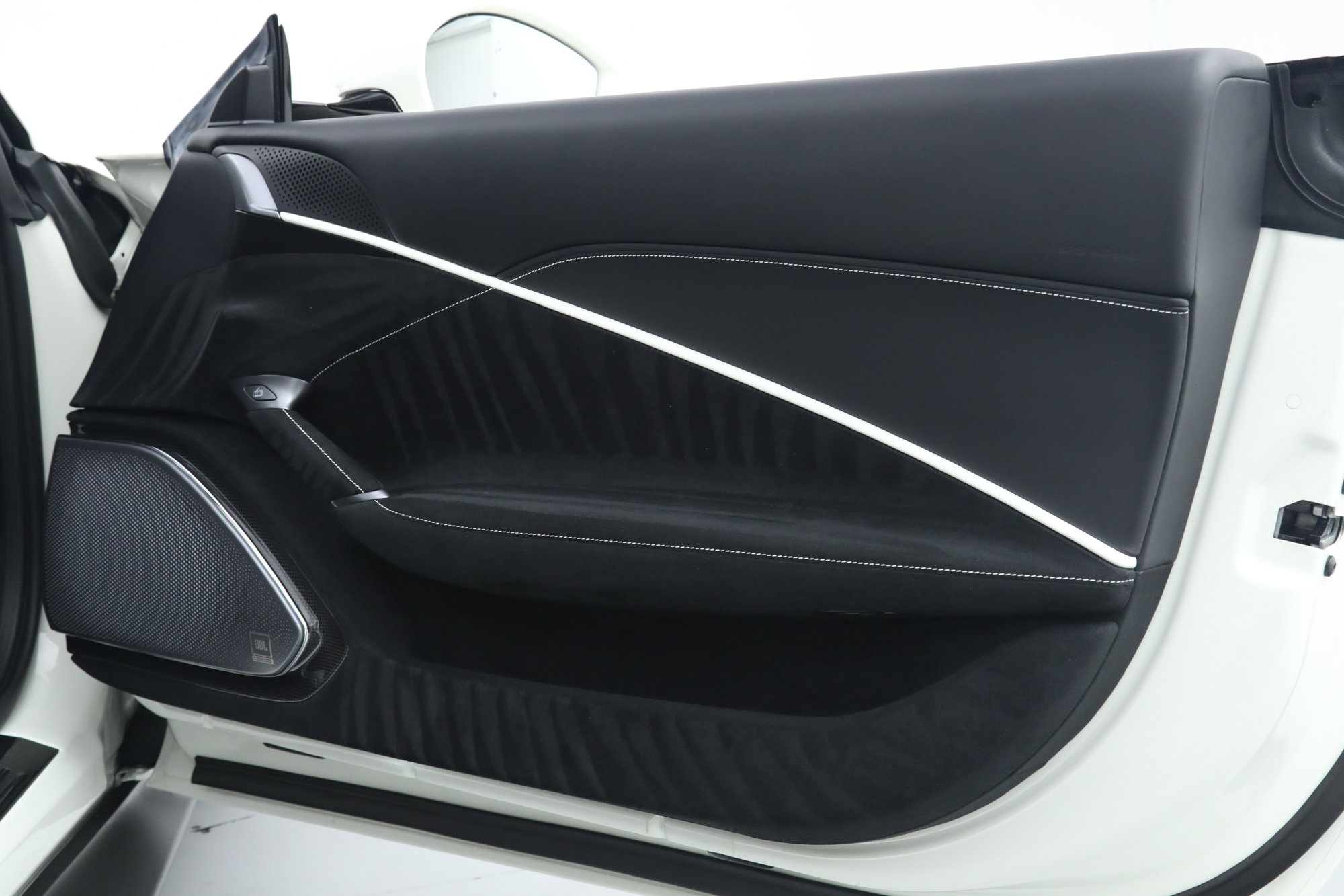 Certified 2025 Ferrari Roma Spider RWD image 20