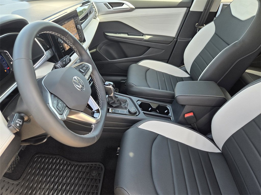 New 2025 Volkswagen Taos SEL image 11
