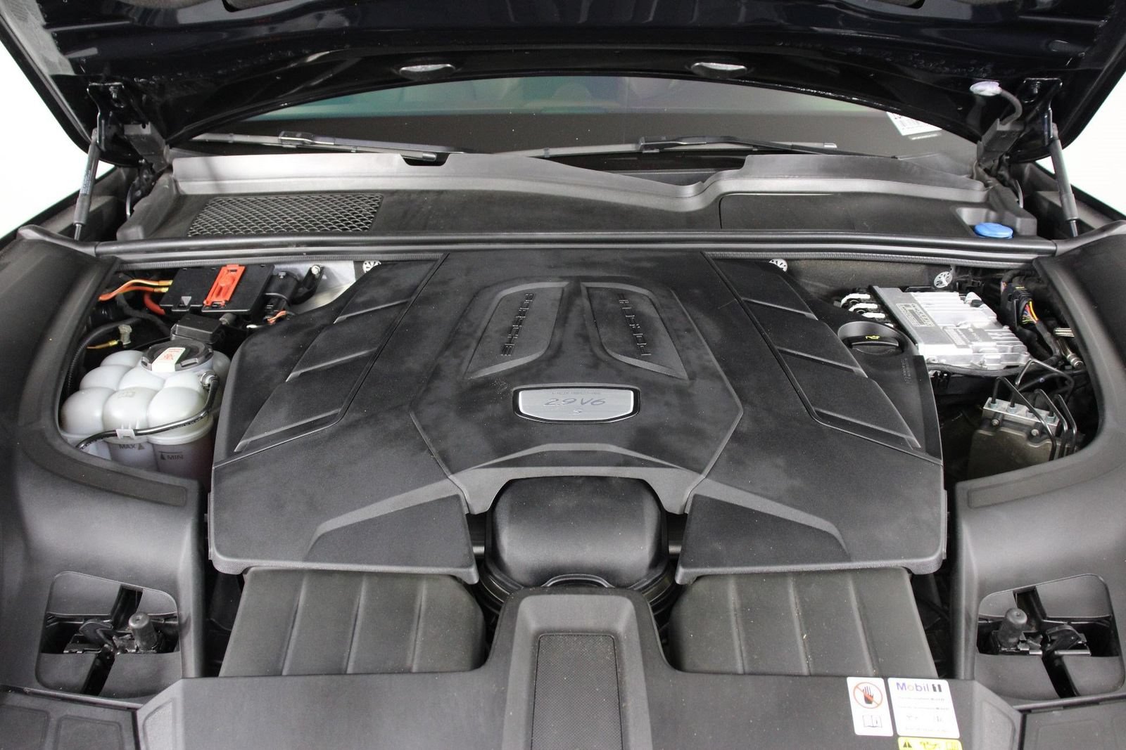 Certified 2023 Porsche Cayenne S AWD/4WD image 26