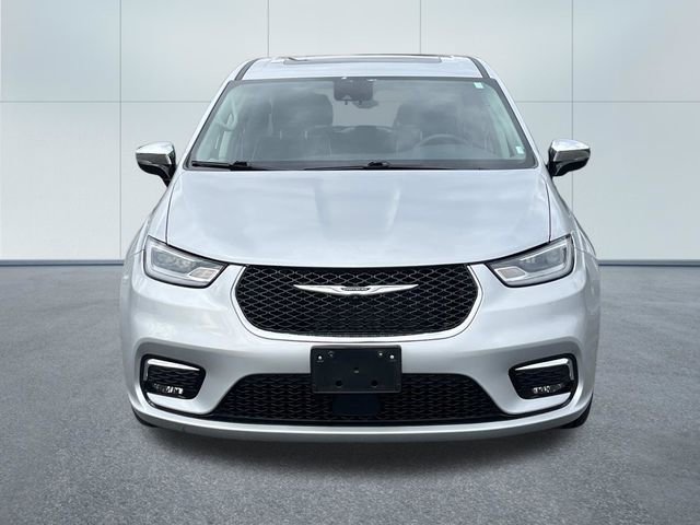 Used 2023 Chrysler Pacifica Limited FWD image 12