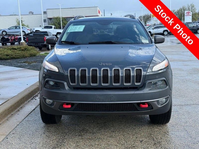 Used 2017 Jeep Cherokee Trailhawk image 8