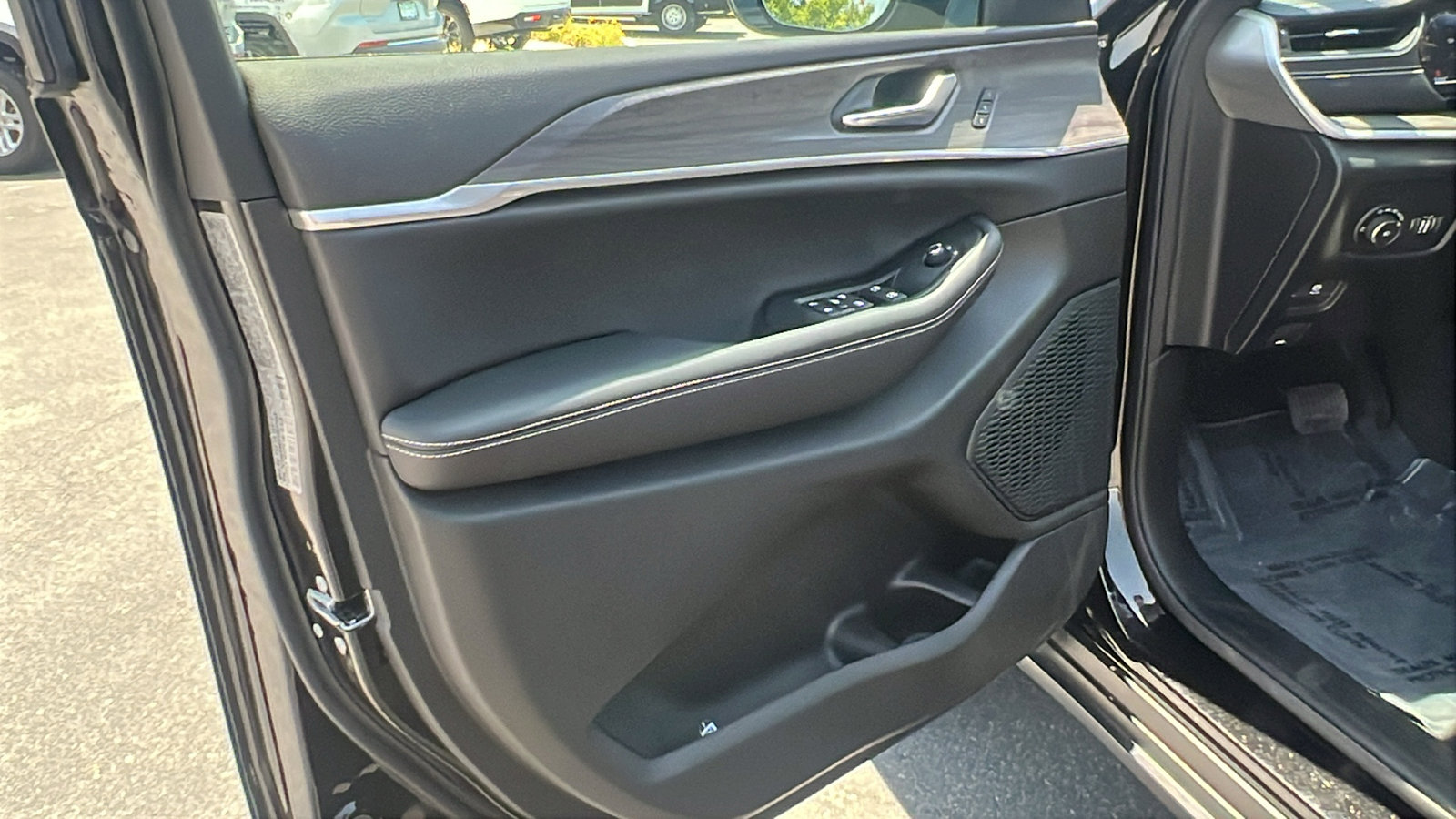 New 2025 Jeep Grand Cherokee L Limited w/ Luxury Tech Group II image 13