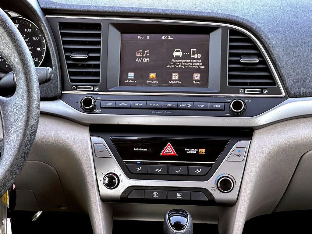 Used 2017 Hyundai Elantra SE image 30