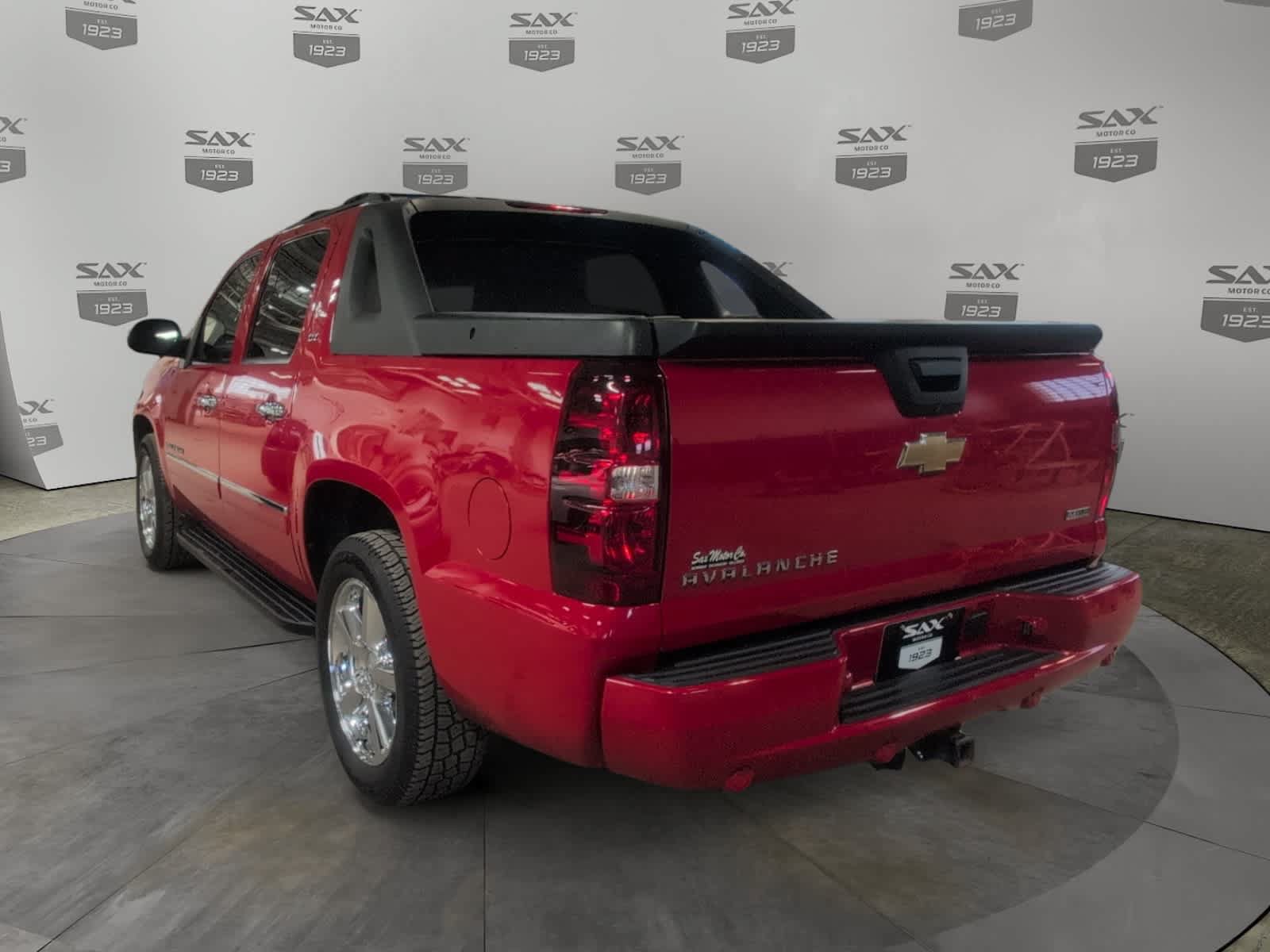 Used 2011 Chevrolet Avalanche LTZ AWD/4WD image 3