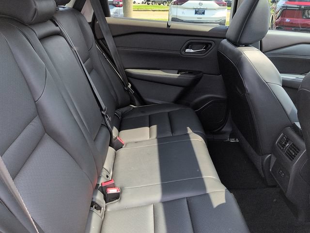 Used 2023 Nissan Rogue SV w/ SV Premium B Package FWD image 11