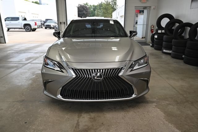 Used 2019 Lexus ES 350 w/ Accessory Package 2 FWD image 2