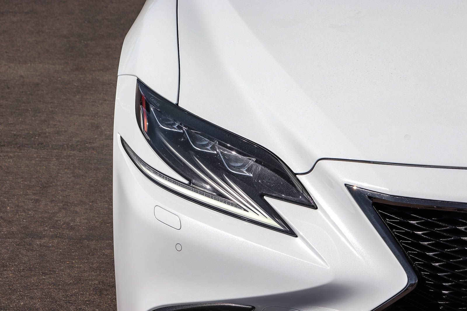 Used 2018 Lexus LS 500 F Sport w/ Accessory Package (Z2) RWD image 11
