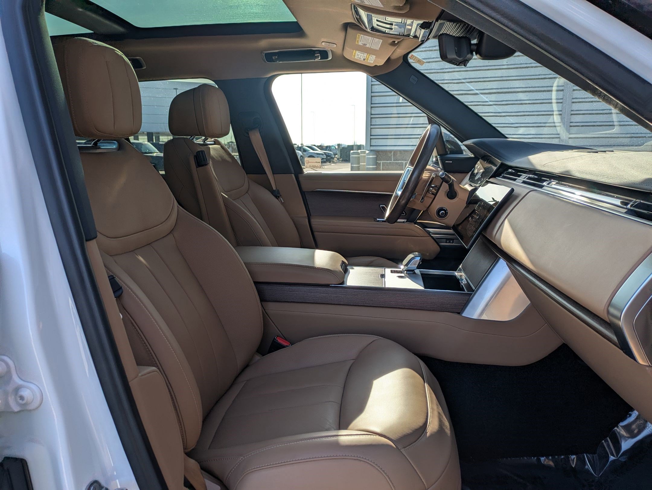 Certified 2024 Land Rover Range Rover SE image 30