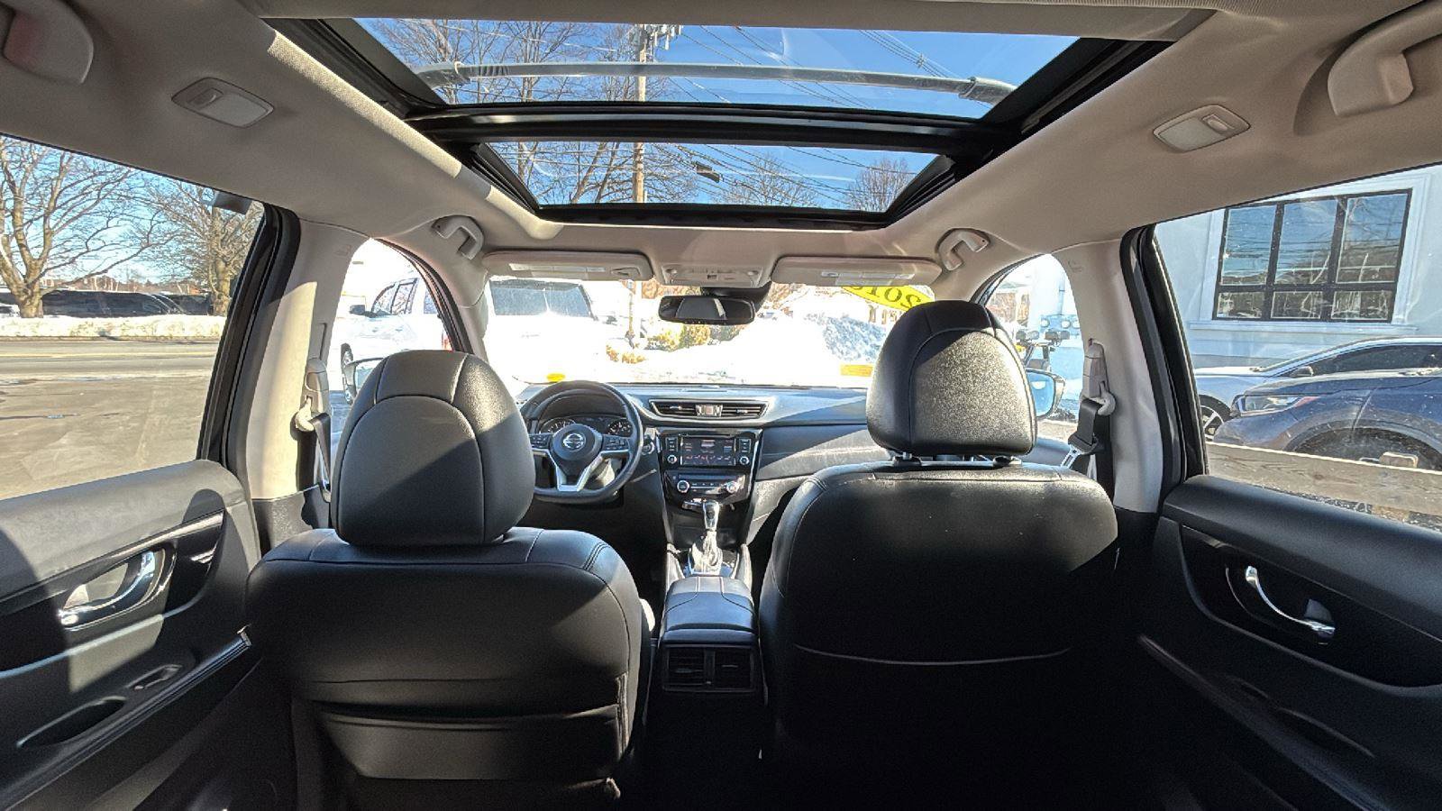 Used 2018 Nissan Rogue SL w/ Premium Package image 28