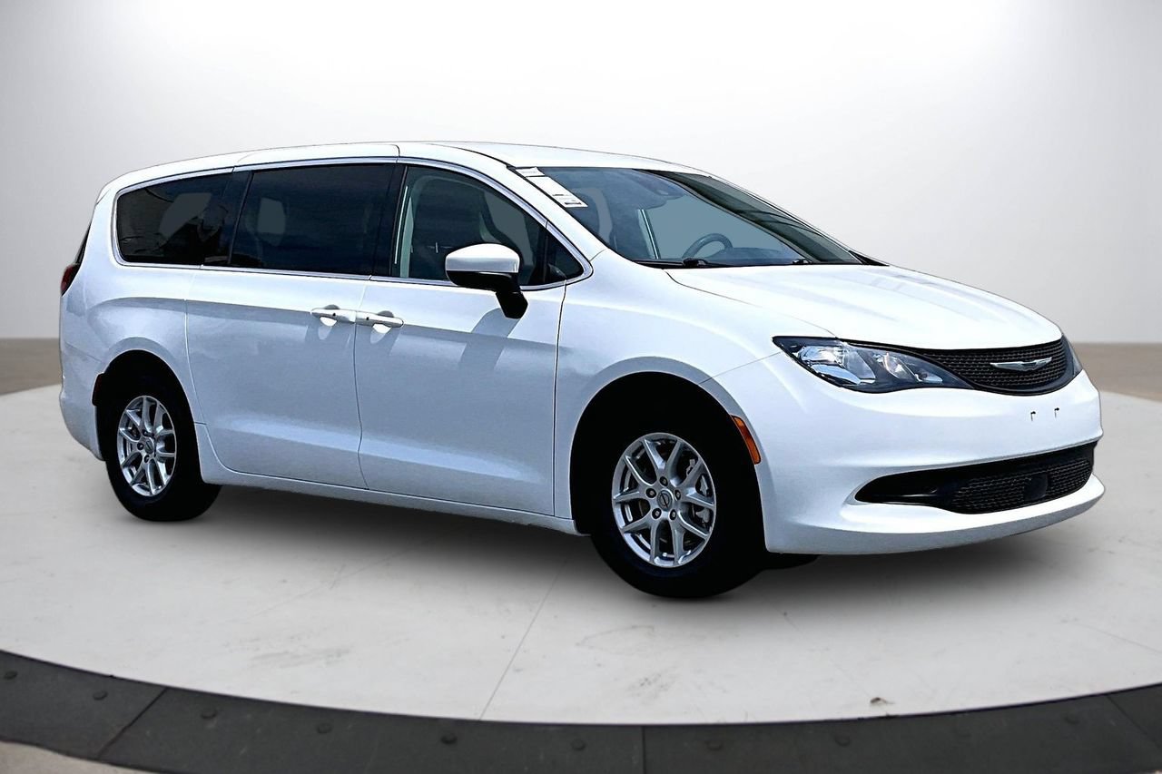 Certified 2023 Chrysler Voyager LX FWD image 2