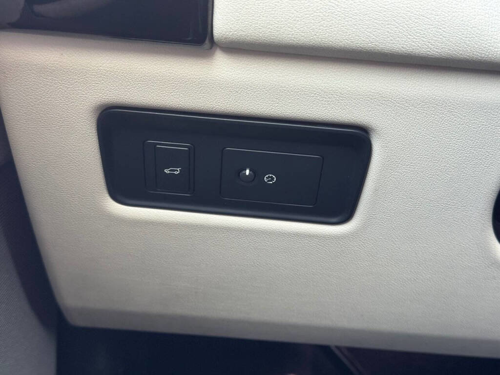 Used 2019 Land Rover Range Rover image 22