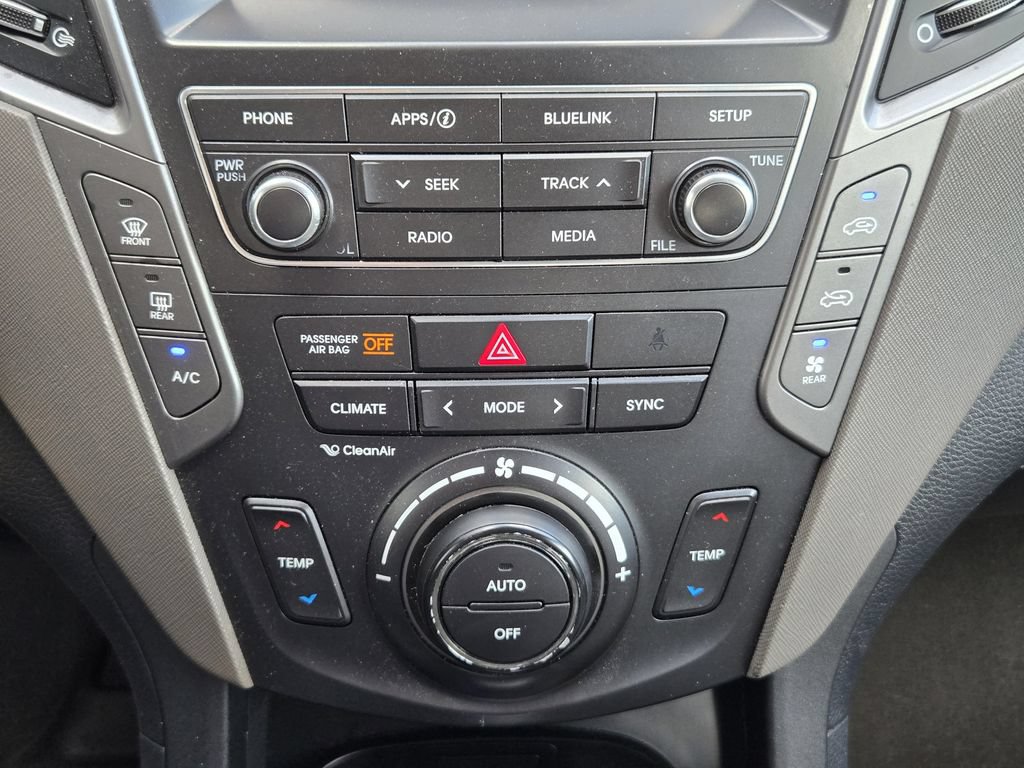 Used 2017 Hyundai Santa Fe SE AWD/4WD image 16