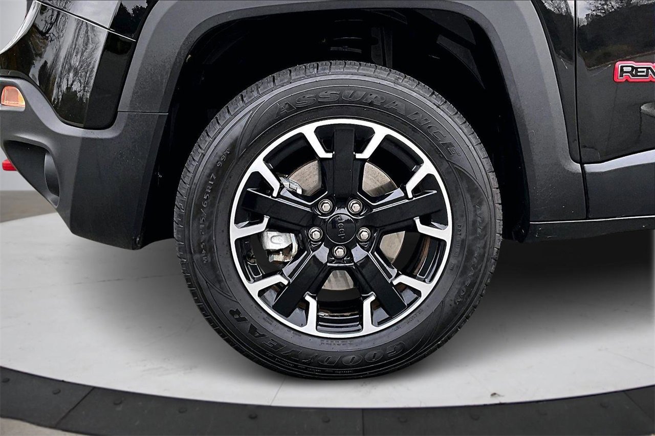 Certified 2023 Jeep Renegade Trailhawk image 32