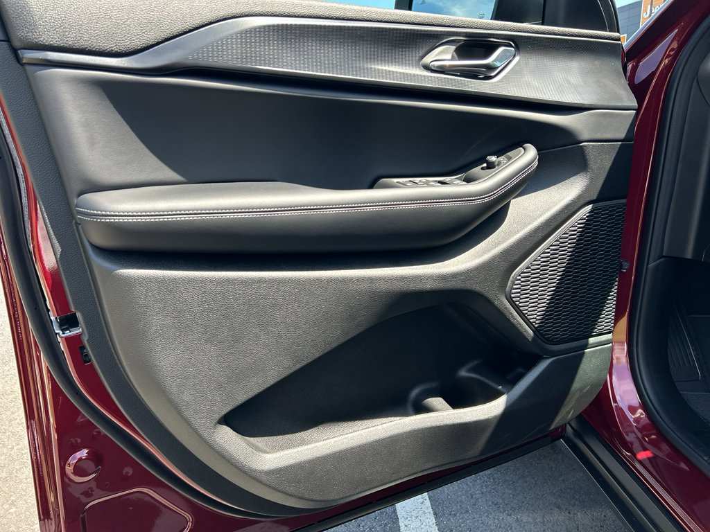 New 2025 Jeep Grand Cherokee L Laredo image 21