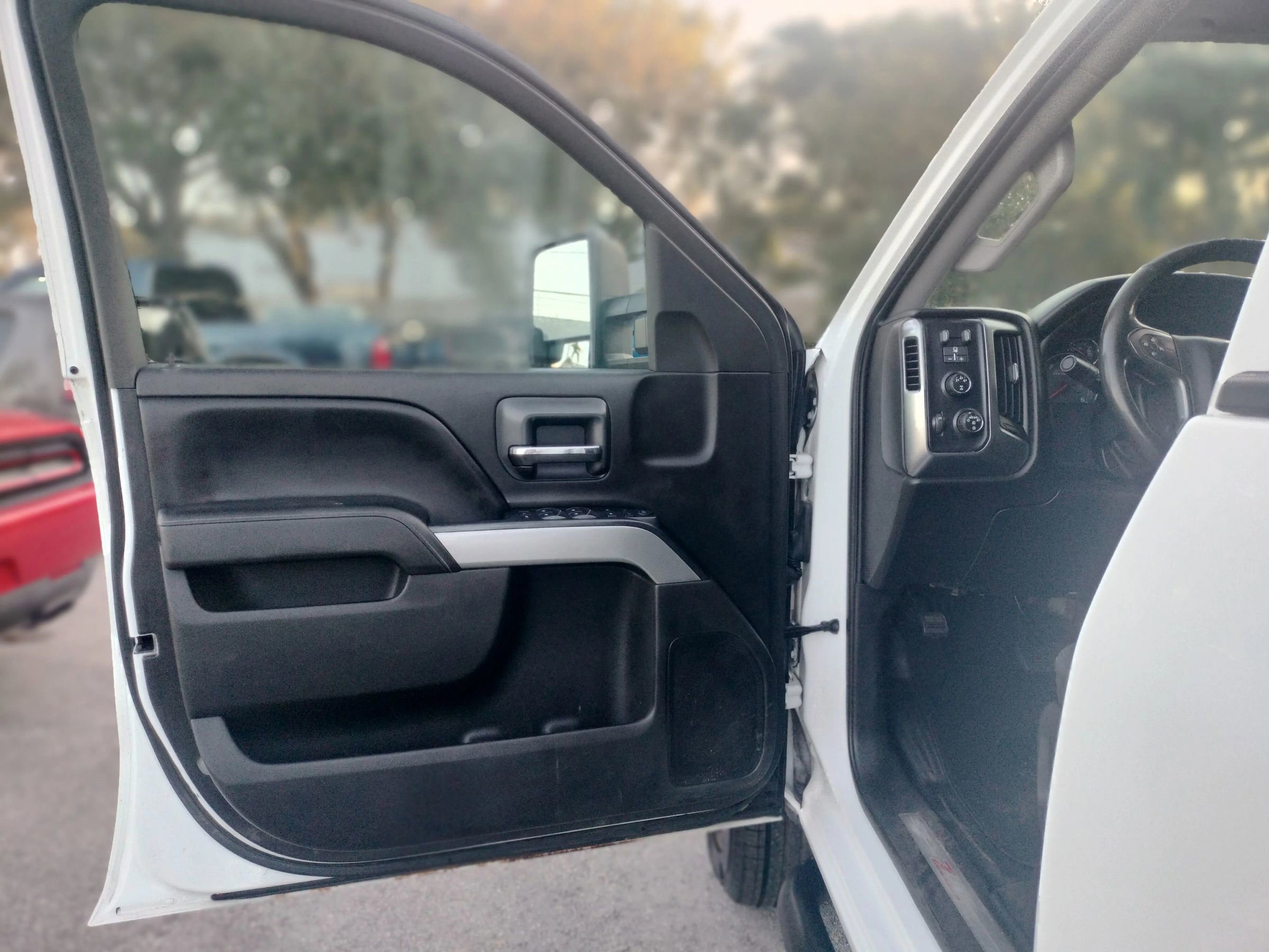 Used 2015 Chevrolet Silverado 2500 LT w/ Z71 Package, Off-Road AWD/4WD image 12