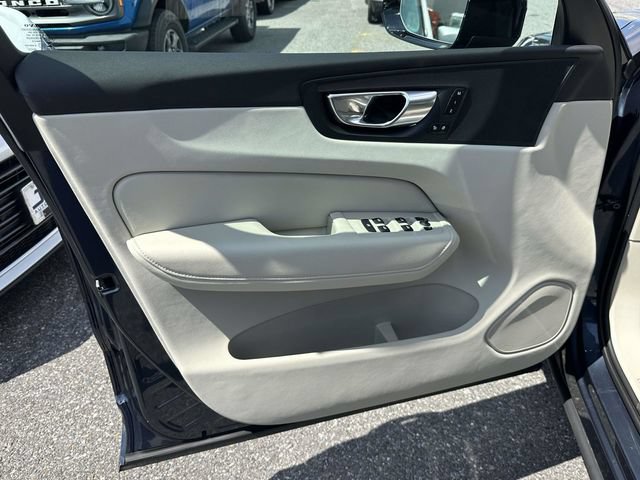 Used 2025 Volvo XC60 B5 Core w/ Climate Package AWD/4WD image 15