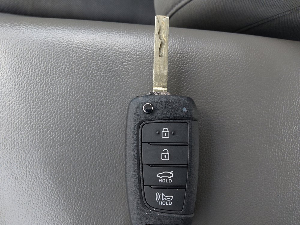 Used 2024 Hyundai Elantra SE image 32