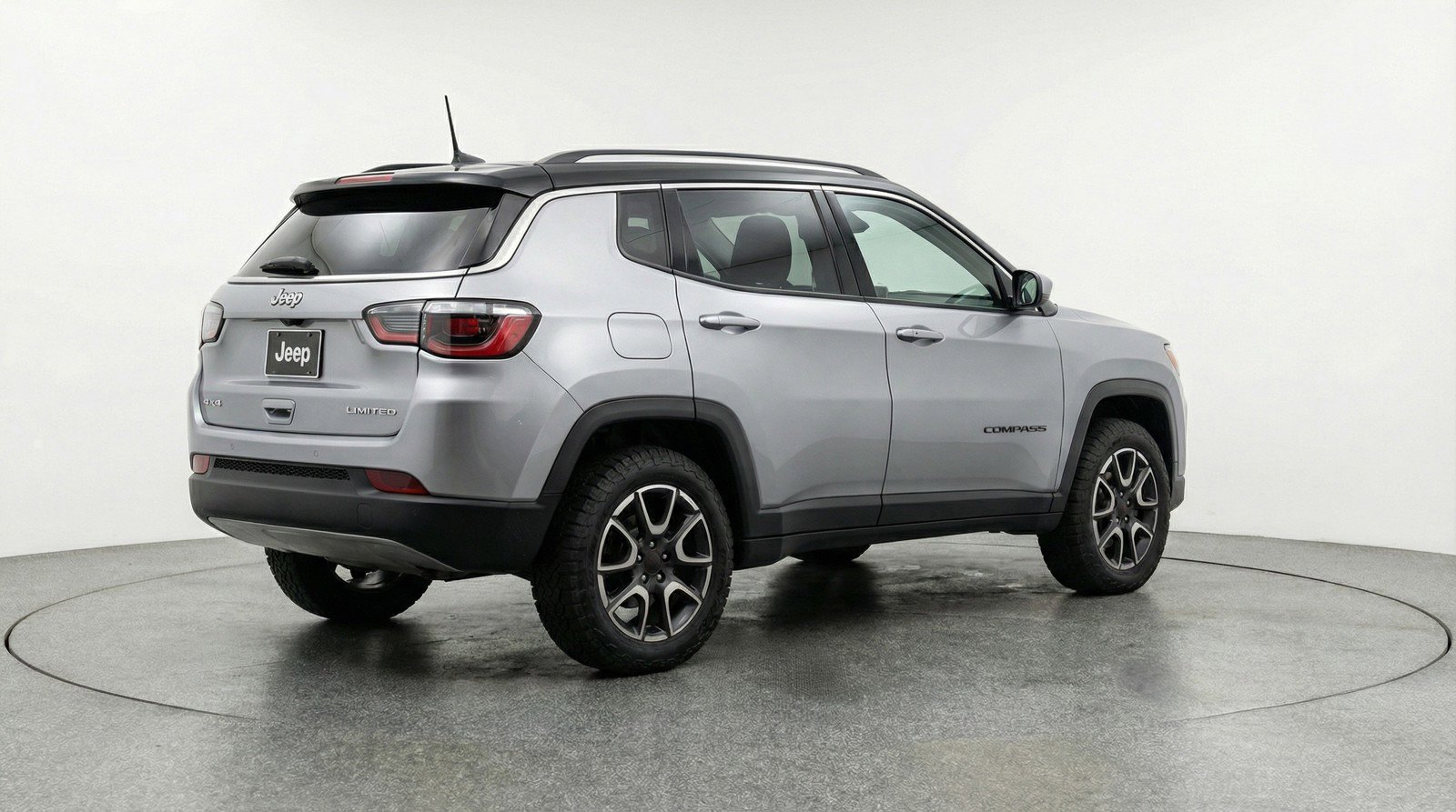 Used 2025 Jeep Compass Trailhawk image 9