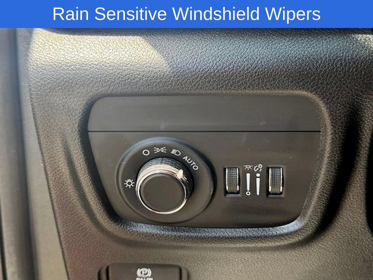 Used 2023 Jeep Grand Cherokee Altitude AWD/4WD image 15