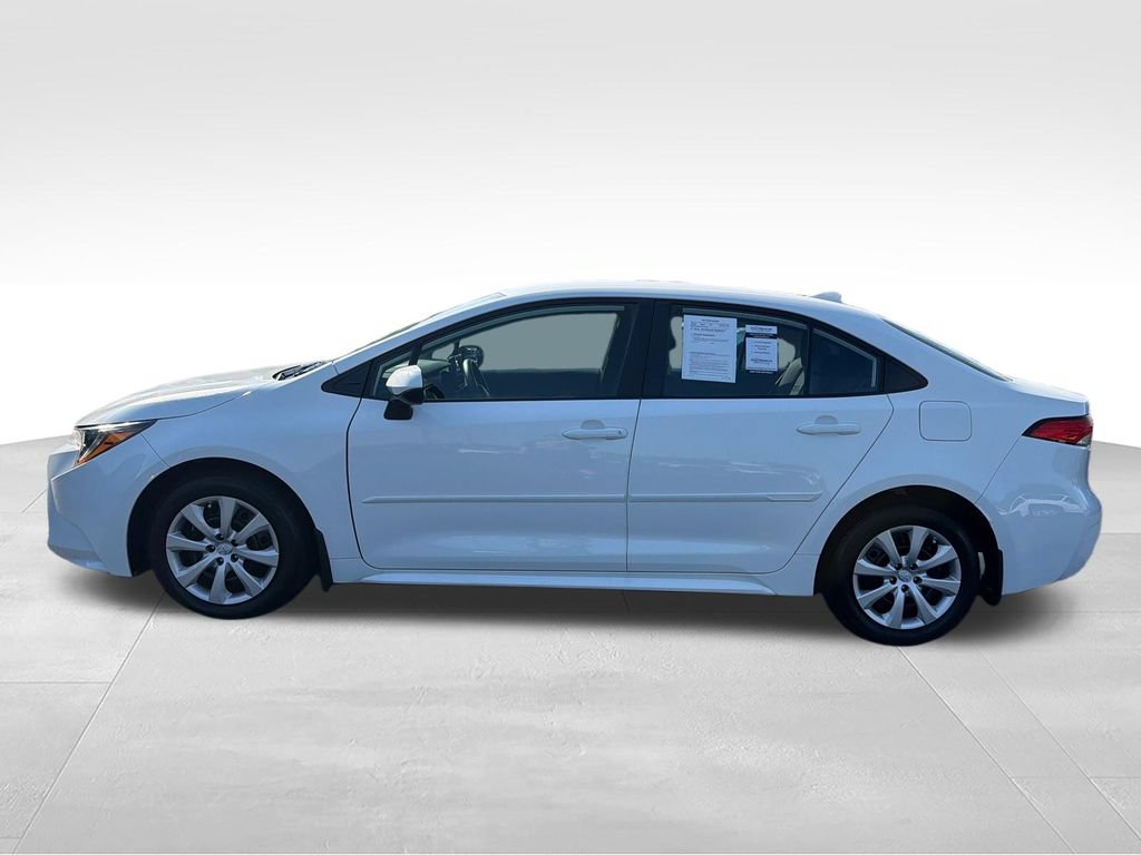 Used 2024 Toyota Corolla LE FWD image 2