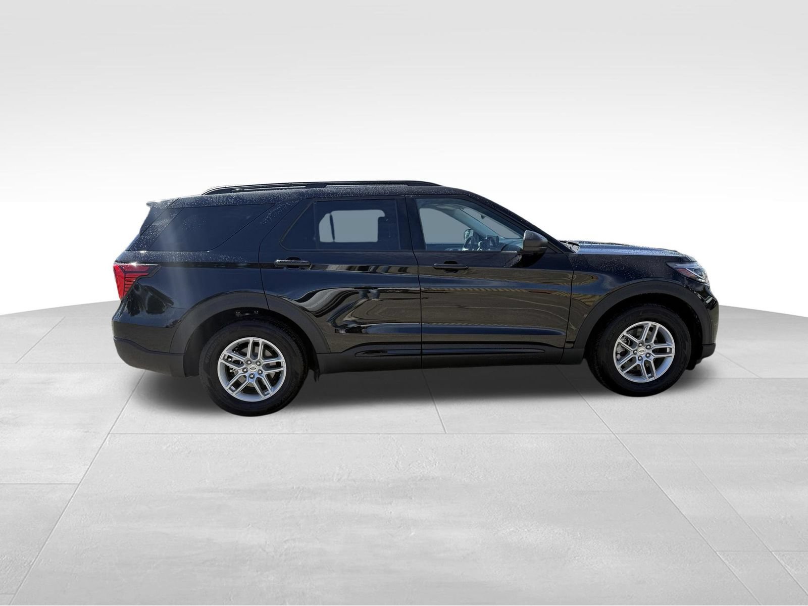 Used 2026 Ford Explorer Active RWD image 2