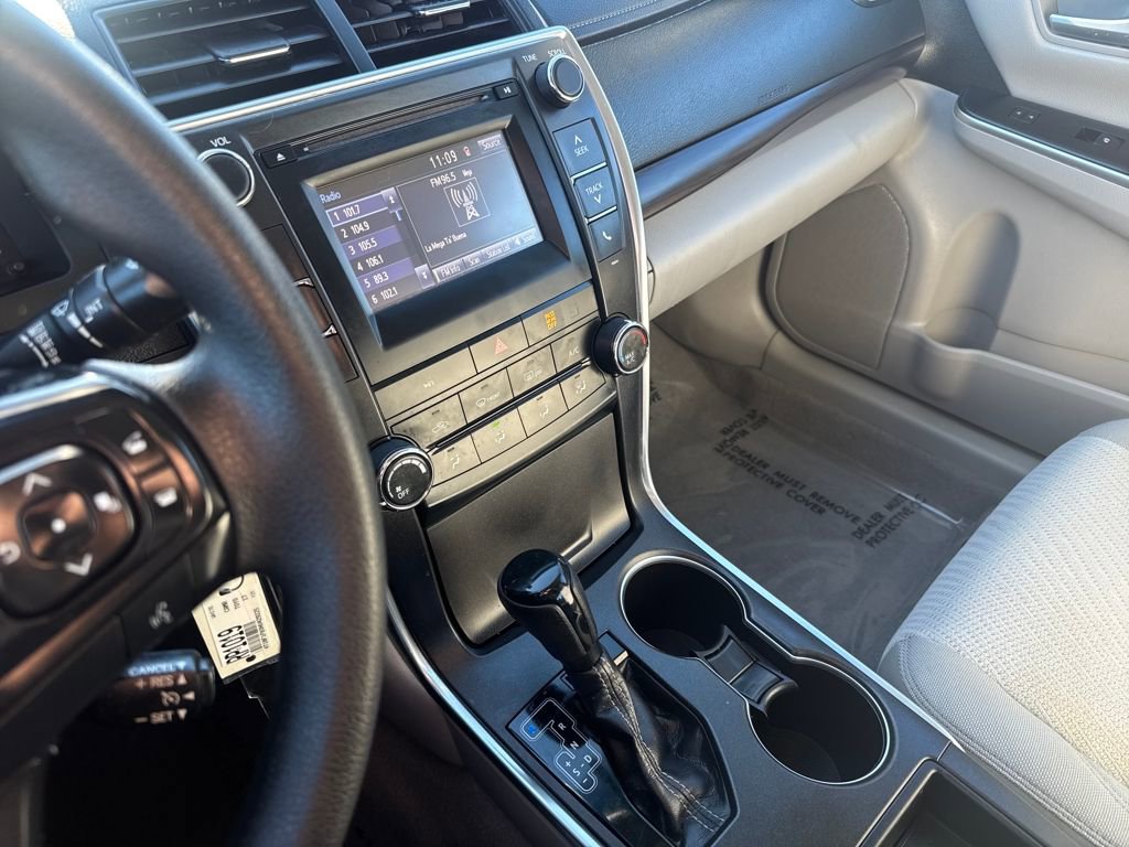 Used 2017 Toyota Camry LE image 19