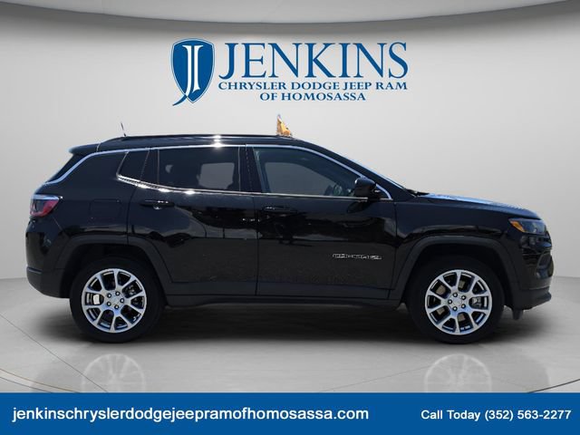 Certified 2023 Jeep Compass Latitude AWD/4WD image 3