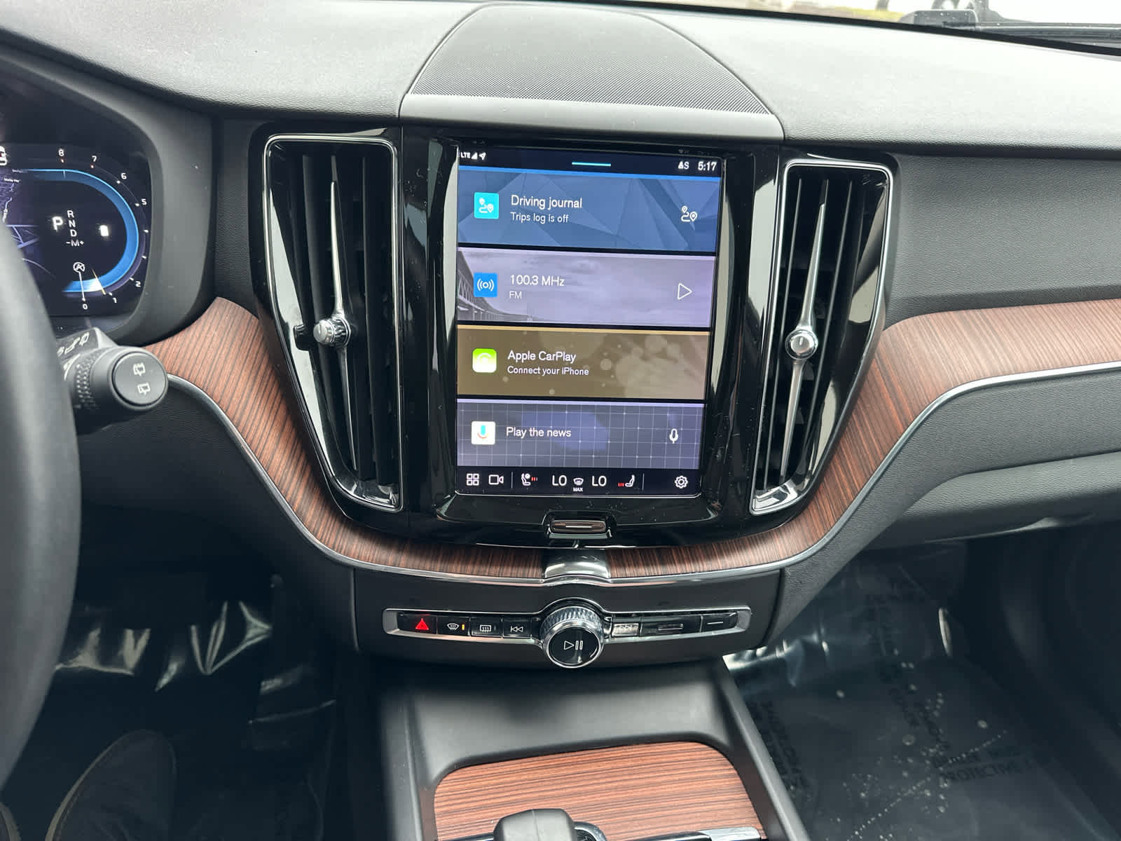 Used 2023 Volvo XC60 B5 Plus image 20