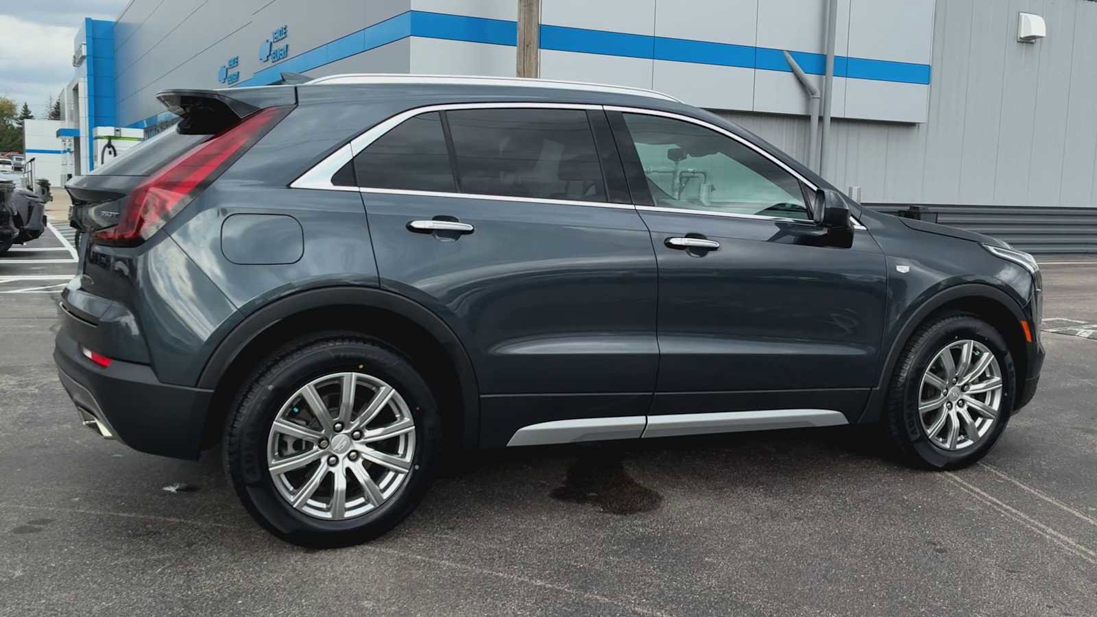 Certified 2020 Cadillac XT4 Premium Luxury image 2